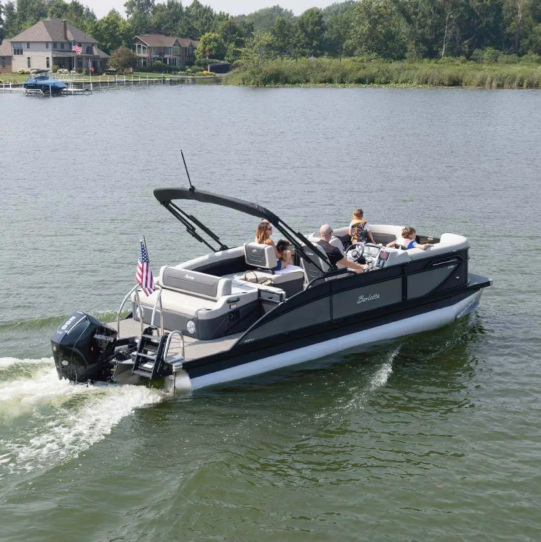 Cabrio Ultra Lounge marketing photo