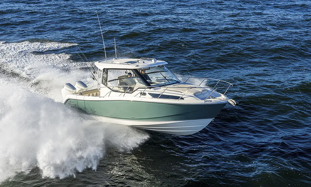 325 Conquest marketing photo