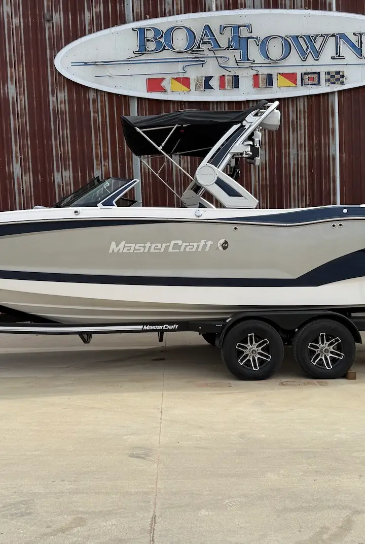 2024 MasterCraft X24 hero photo
