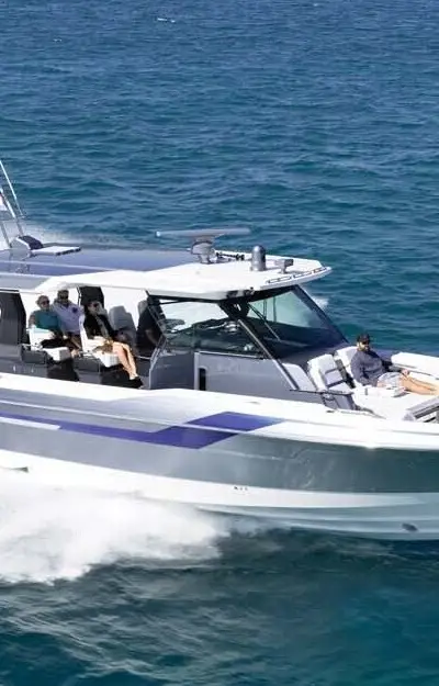 240 Bowrider marketing photo