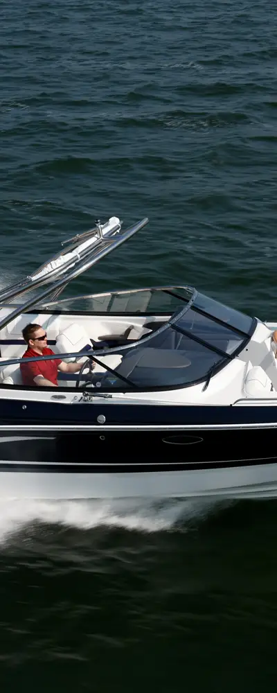 270 Bowrider marketing photo