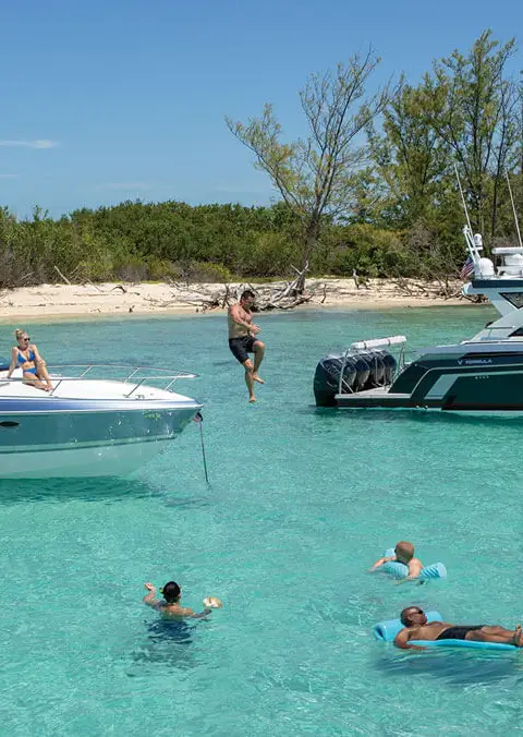 350 Crossover Bowrider marketing photo