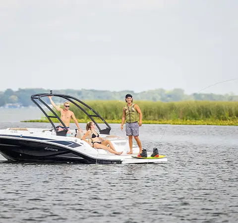 SunDeck Sport IO - Sterndrive marketing photo