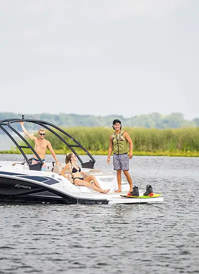 SunDeck Sport IO - Sterndrive marketing photo
