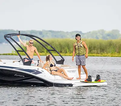 SunDeck Sport IO - Sterndrive marketing photo