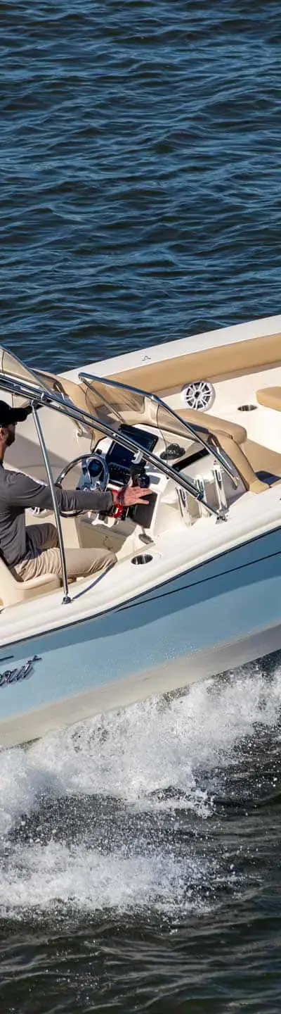 195 Sport Dorado marketing photo