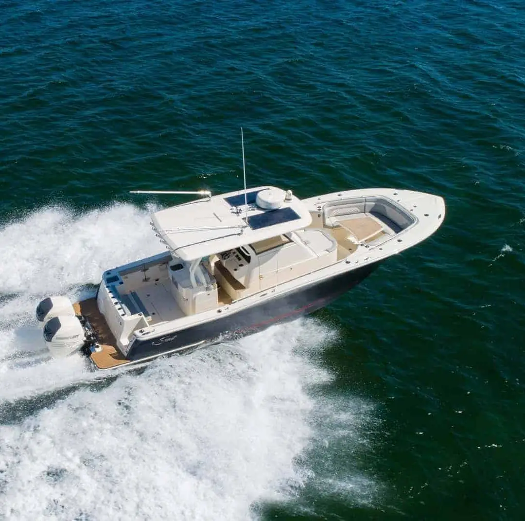 330 LXF marketing photo