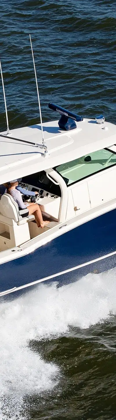 425 LXF marketing photo