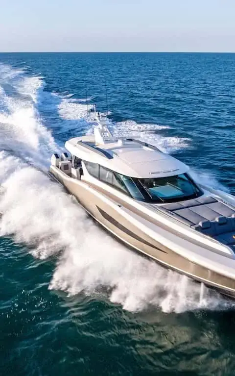 670 LXS marketing photo